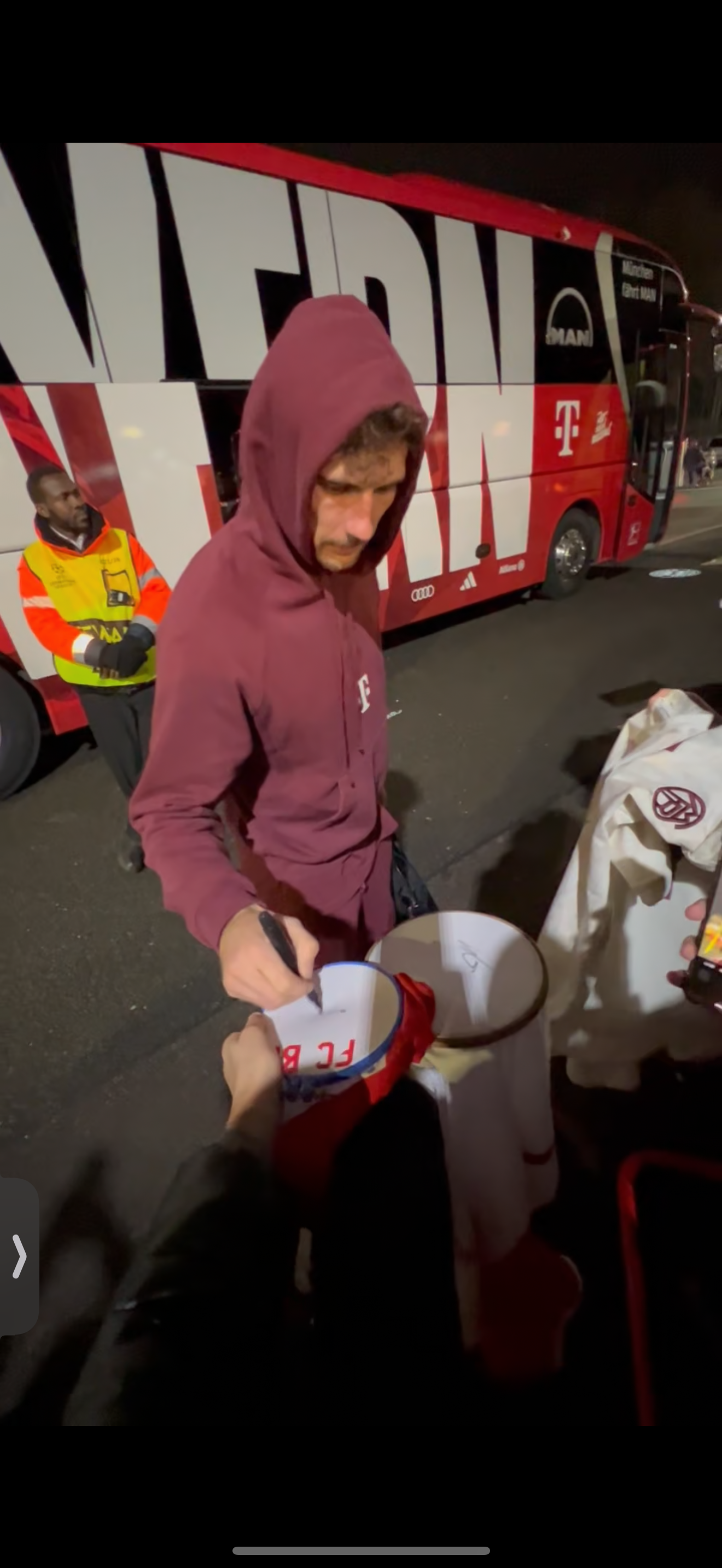 Signed Leon Goretzka Bayern Munich Home Shirt