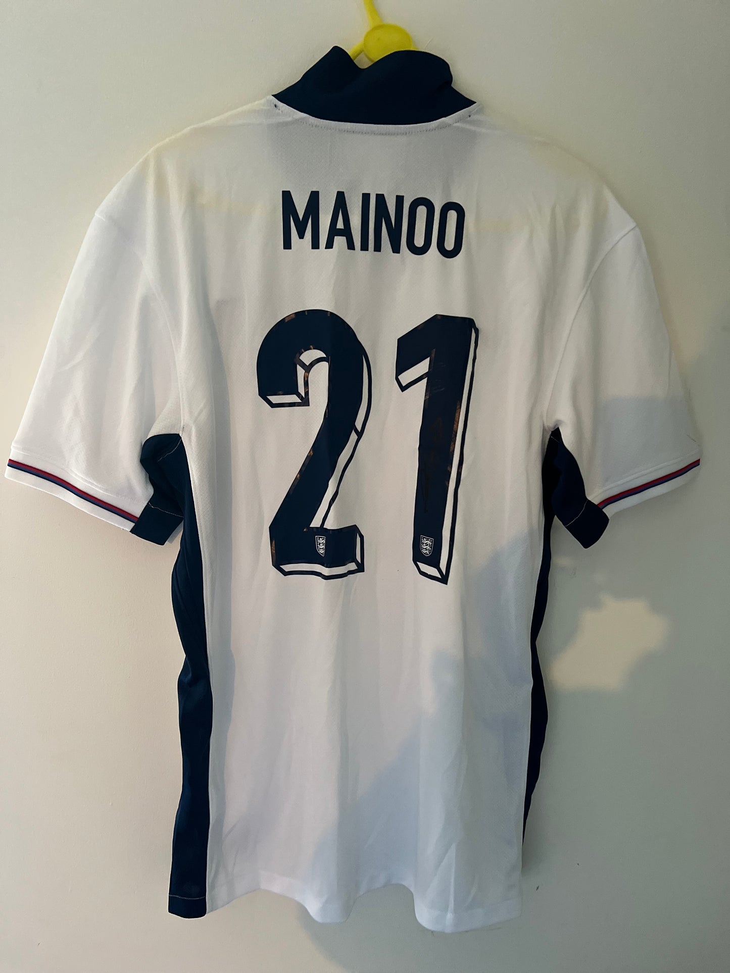 Signed Kobbie Mainoo England Debut (No.21) Home Shirt