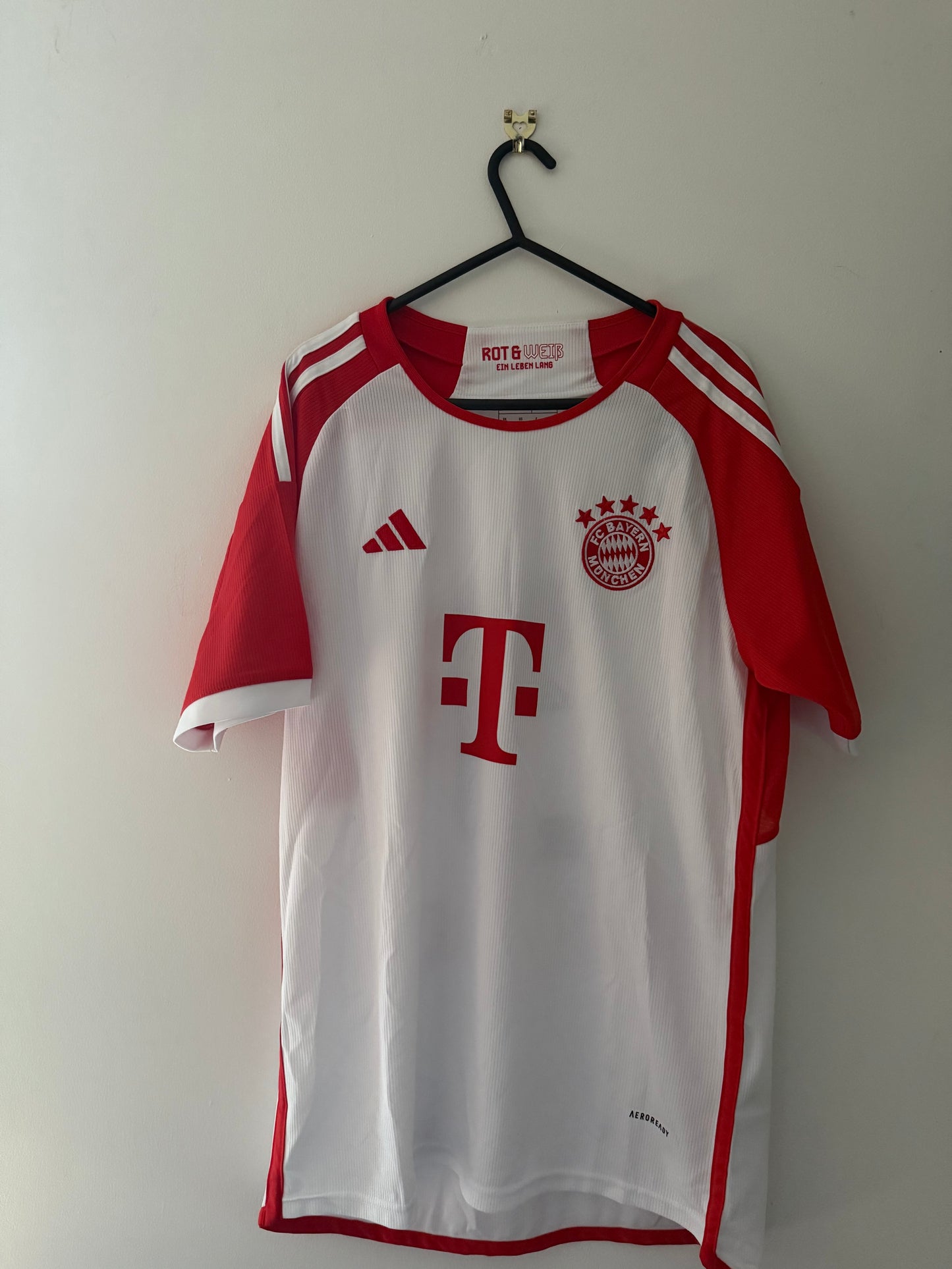Signed Kim Min-jae Bayern Munich Home Shirt